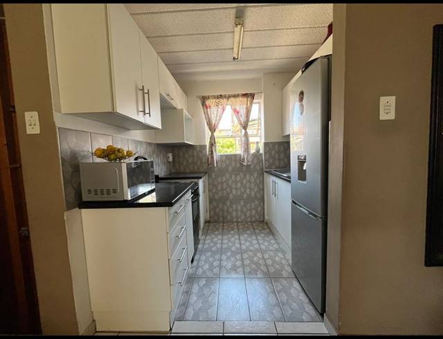 2 BEDROOM PROPERTY TO RENT IN GLEN MARAIS